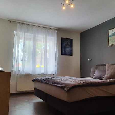 Schlafzimmer, Ruhige Lage In Meppen --- Check-In Mit Schluesselkasten Exterior photo